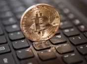 Курс биткоинов стремительно обвалился