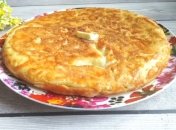 Дуже смачний і м'який плескач з сиром на сковороді