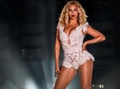 Бейонсе показала публике шикарное декольте