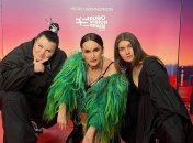 На фото — alyona alyona і Jerry Heil із солісткою групи Go_A (представники України у 2020-му) Катею Павленко