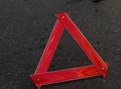 В Киеве автомобиль провалился под асфальт