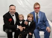 Элтон Джон оставит детей без наследства. Вот так решение!