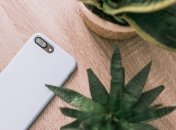 Термін служби смартфона можна суттєво продовжити, якщо класти його екраном вниз