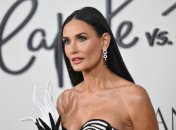 Деми Мур блистала в роскошном платье и украшениях