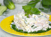 Очень простой и аппетитный салат, который украсит праздничный стол