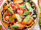 Салат получается легким и сытным