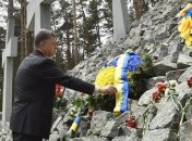 Порошенко и Яценюк почтили память жертв политических репрессий в Быковне