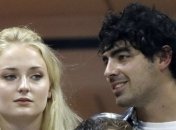 Софи Тернер впервые показалась с женихом на официальном мероприятии