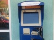 Одесские хулиганы разрубали топором терминалы и похитили деньги