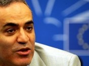 Каспаров: Путин может ввести войска в Армению или Азербайджан