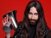 Победительница "Евровидения-2014" побрилась налысо