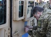 Порошенко встретил первую партию Humvee из США