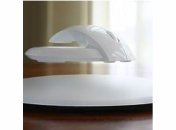 Парящая в воздухе компьютерная мышь