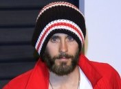 Джаред Лето оригинально перепел хиты 2018 года (Видео) 