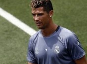 В Интернете появились фото с беременной девушкой Роналду