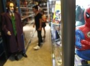 Бэтмен и Капитан Америка вымыли окна в детской больнице