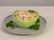 Салат з відвареного серця, цибулі та яєць