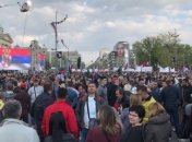 Сербы вышли под парламент в поддержку правящей партии