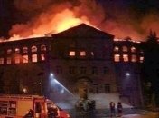 В Киеве горит корпус Национального аграрного университета (Видео)