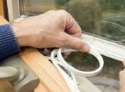 Щілини у вікнах забирають дуже багато тепла під час холодів