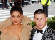 Известный музыкант сделал предложение своей девушке спустя два месяца отношений