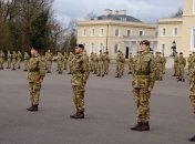 Отмена построений, ежедневные уборки и дежурство скорой: Ситуация в армии на карантине