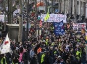 Демонстранты во Франции опять подрались с полицией (Видео)