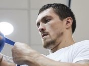 Стало известно, сколько Усик пропустит из-за травмы