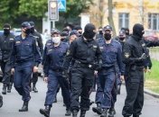 Избиения и разгон протестующих в Беларуси попали на видео