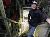 Пенсионер построил себе среди леса дом из самолета (Фото)