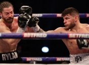 Боксер поднялся с нокдауна, а затем сделал из соперника грушу (видео)