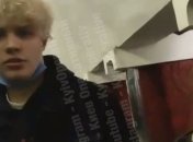 Матерились и курили IQOS прямо в вагоне: в киевском метро случился скандал с подростками (видео)