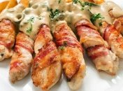 Рецепт дня: мясные рулетики на шпажках с изюмом и орехами