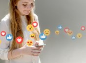 Дівчина з телефоном