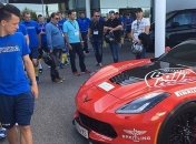 Как футболисты сборной Украины "облизывались" возле крутых спорткаров