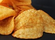Можно, но немножко: кому можно кушать "вредные" чипсы