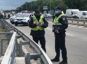 Движение по мосту Метро в Киеве перекрыто: сообщили о минировании