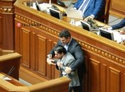 Николай Тищенко устроил потасовку с Гео Леросом за трибуной Рады
