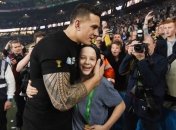 Чемпион мира по регби подарил золотую медаль мальчику с трибун (Видео)