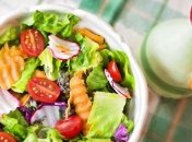 Как сделать салат полезней: ингредиенты, которые не стоит добавлять