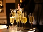 Шампанське – незмінний атрибут Нового року, але скоро цей напій може зникнути