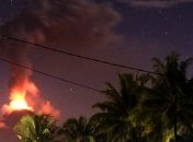 В Индонезии извергается вулкан Сопутан