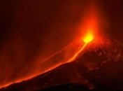 После череды из тысяч землетрясений в Исландии начал извергаться проспавший 800 лет вулкан (фото, видео)