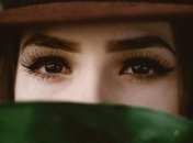 Наращивание ресниц: в чем заключается опасность процедуры