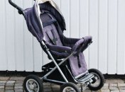 Дівчинку викрали з коляски двоє в масках