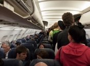 В Харькове пассажирка задержала рейс в Анталию на полчаса из-за нежелания надевать маску (видео)