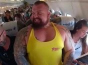 Как выглядит и чем занимается самый сильный мужчина в мире (Фото)