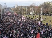 В Беларуси студенты, строители, работники заводов вышли на забастовку (фото и видео)