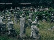 Жутковатая японская деревня, где живут одни статуи (Фото)