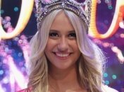 Неудобно получилось: Мисс Бельгия-2020 упала на сцене прямо в прямом эфире (Фото, Видео)